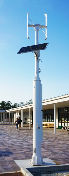 石川県羽咋市・道の駅「のと千里浜」に設置された「NTNハイブリッド街路灯」