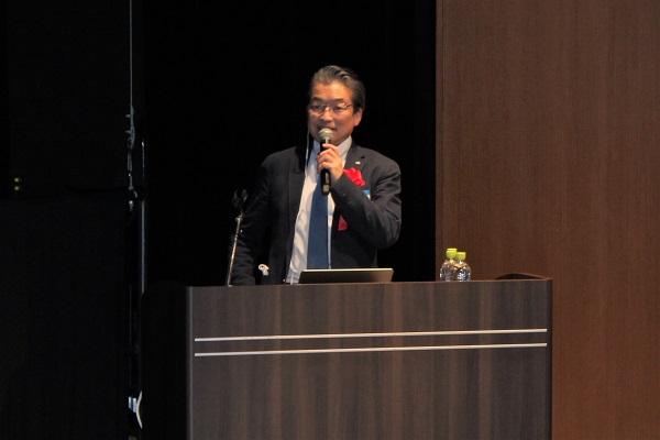 やわらか3D共創コンソーシアム　5周年記念シンポジウム　講演する古川氏