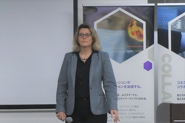 SEMICON JAPAN 2022 市場予測を発表するSkvortsova氏 bmt　ベアリング＆モーション・テック